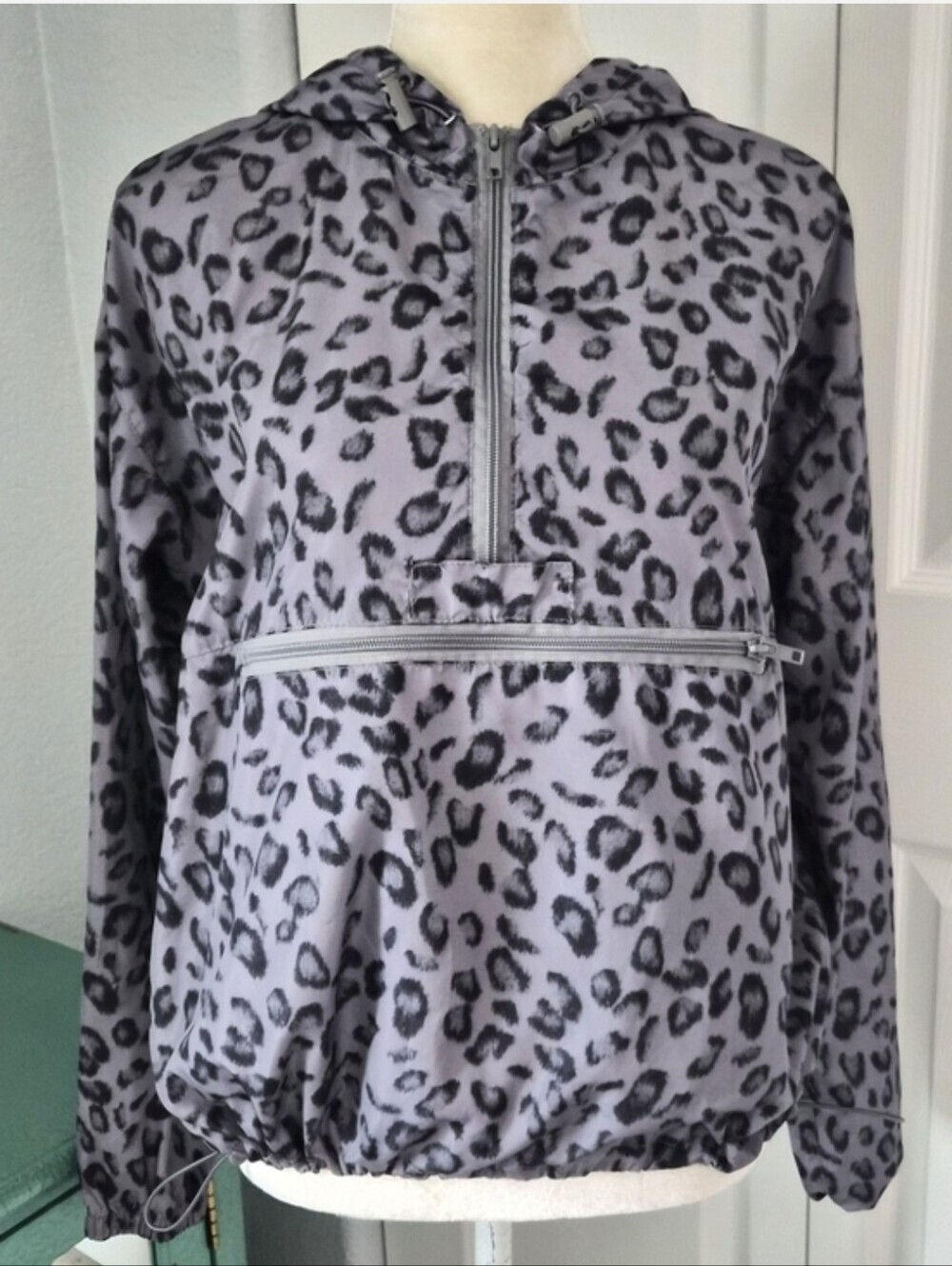 Thread & Supply Midnight Leopard Packable Anorak Jacket Small